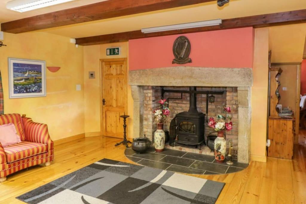 An Maide Ban, Cootehill Villa Dış mekan fotoğraf
