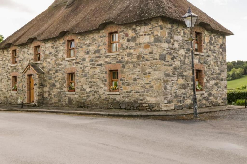 An Maide Ban, Cootehill Villa Dış mekan fotoğraf